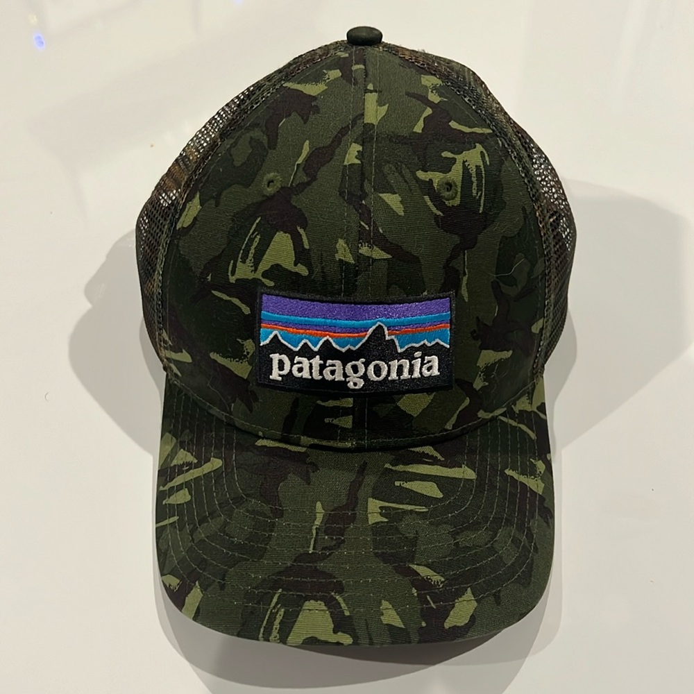 Vintage Patagonia green camo trucker hat mens